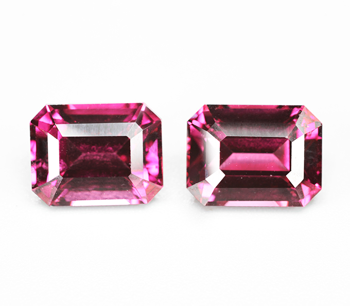 Редкая пара умбалитов гранатов высокой чистоты 6,88 карата