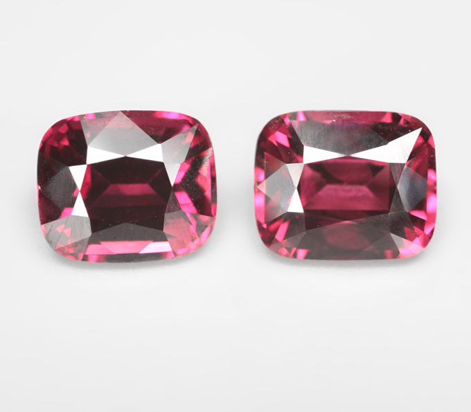 Редкая пара чистейших умбалитов гранатов  7,31 карата