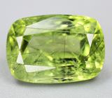 Перидот с включением рутила 4,49 карата 