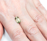 Желто-зеленый апатит 2,02 карата 