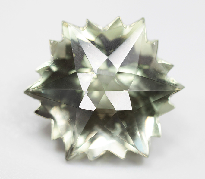 Удивительный зеленый аметист авторской огранки 9,06 карата