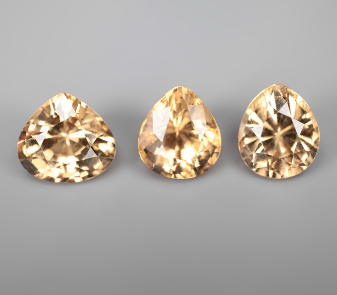 Набор из 3 чистейших гессонитов гранатов 5,42 карата