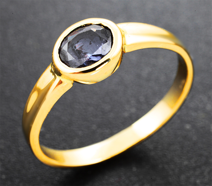 Золотое кольцо с редким синим гранатом со сменой цвета 0,77 карата