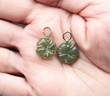 Золотые подвесы для серег с резным нефритом 15,87 карата и цаворитами Золото