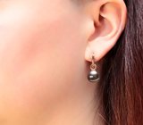 Золотые серьги с крупным черным морским жемчугом титанового люстра 32,1 карата