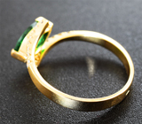 Золотое кольцо с ярким цаворитом 1,1 карата и бриллиантами