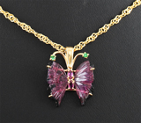 Золотой кулон с резными полихромными турмалинами 3,93 карата, цаворитами и рубинами Золото