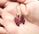 Золотой кулон с резными полихромными турмалинами 3,93 карата, цаворитами и рубинами Золото