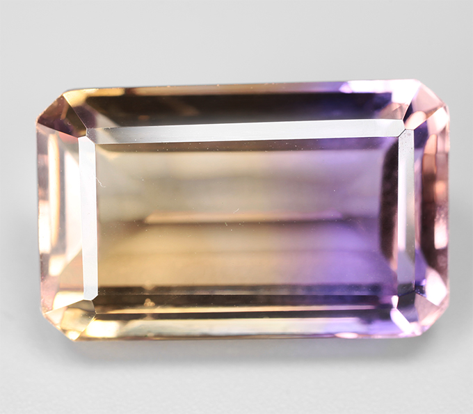 Чистейший крупный контрастный аметрин 13,25 карата