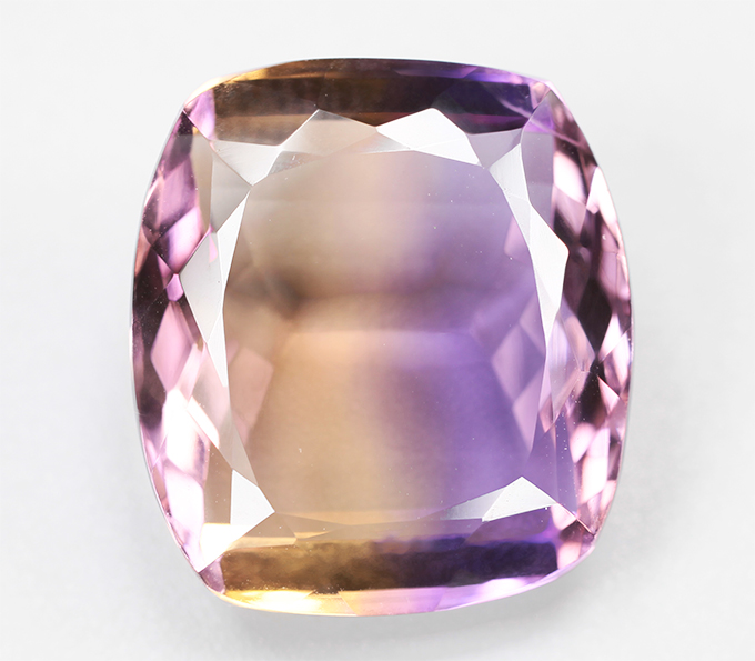 Чистейший крупный контрастный аметрин 13,92 карата
