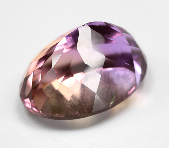 Крупный контрастный аметрин 16,55 карата 