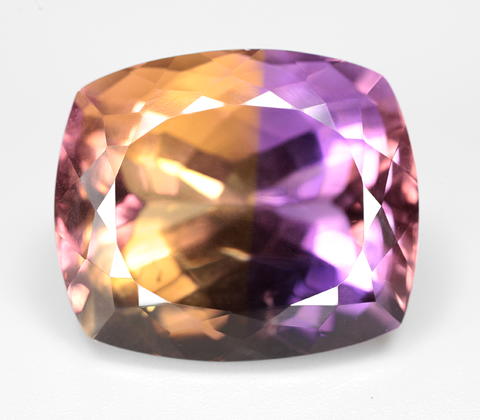 Чистейший крупный контрастный аметрин 21,41 карата