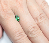 Яркий насыщенный цаворит гранат 0,91 карата 