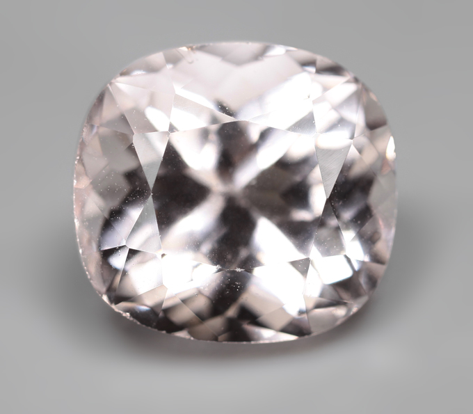 Крупный морганит 7,48 карата