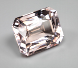 Чистейший крупный морганит 18,71 карата 