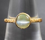 Золотое кольцо с хризобериллом с эффектом кошачьего глаза 1,37 карата