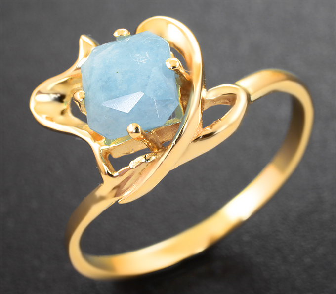 Золотое кольцо с редким афганитом 0,95 карата