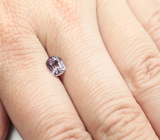 Розовато-пурпурная шпинель высокой чистоты 1,06 карата 