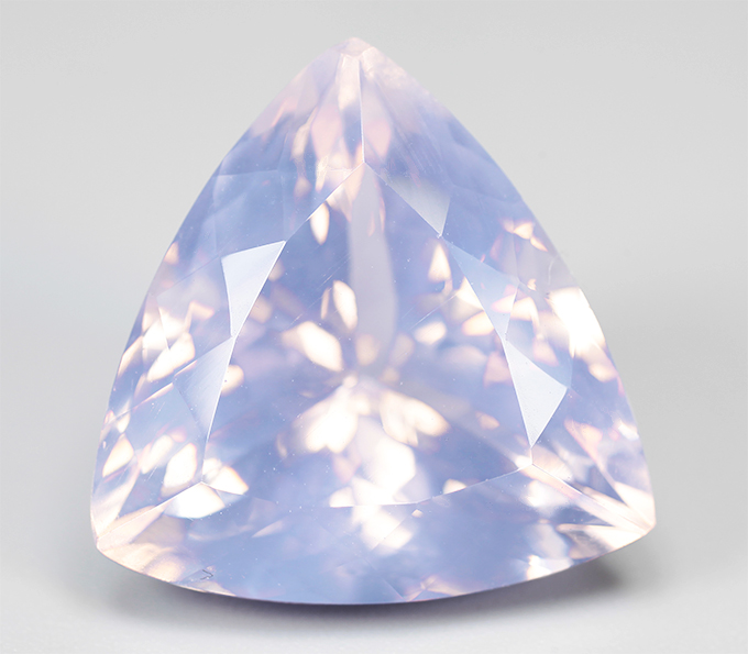 Чистейший крупный лавандовый аметист 20,09 карата