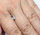 Платиновая шпинель со сменой цвета 0,95 карата 