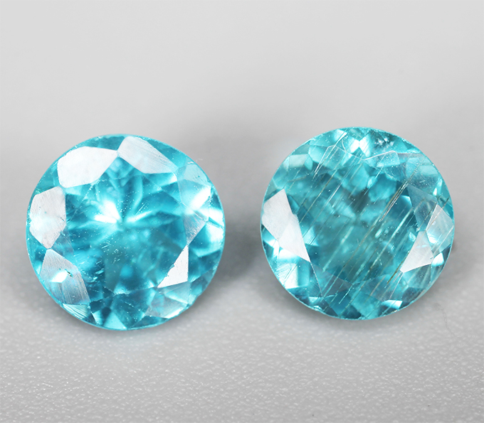 Пара «неоновых» апатитов 2,2 карата