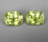 Пара желтовато-зеленых сфенов 1,95 карата 
