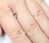 Гранат со сменой цвета 0,74 карата 