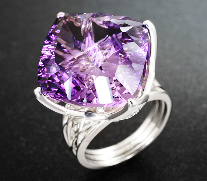 Кольцо с аметистом лазерной огранки 22,55 карата 