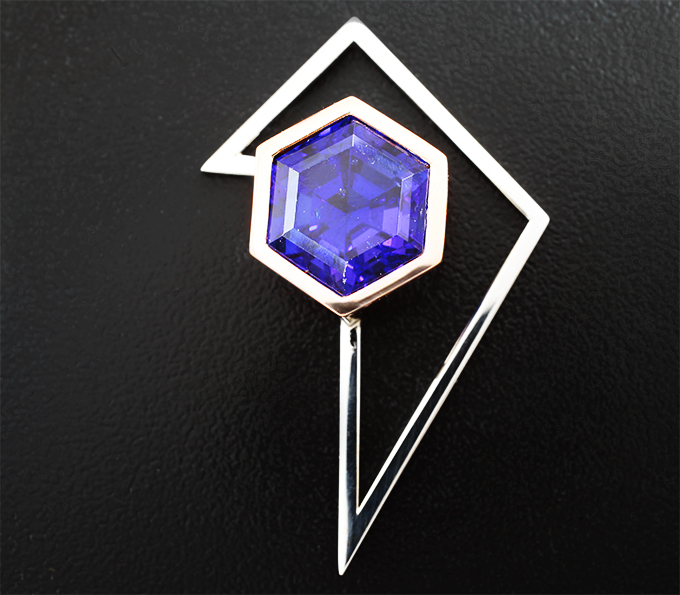Кулон с танзанитом топовой огранки 12,3 карата