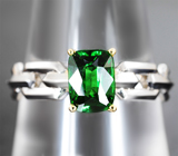 Кольцо из серебра и золота c ярким «неоновым» цаворитом 1,15 карата 