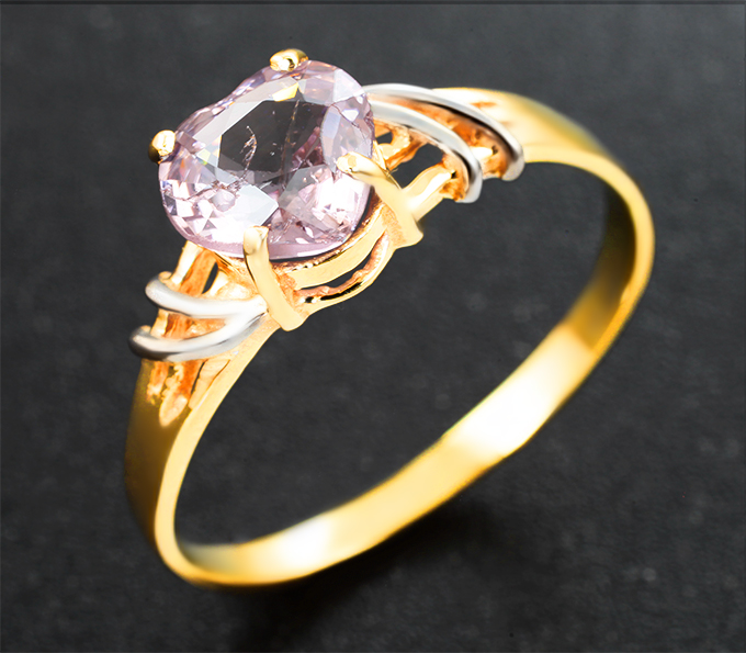 Золотое кольцо с розовато-пурпурной шпинелью 1,01 карата