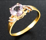 Золотое кольцо с розовато-пурпурной шпинелью 1,01 карата Золото