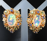 Массивные золотые серьги с крупными ограненными эфиопскими опалами 7,94 карата, танзанитами, сапфирами и бриллиантами Золото
