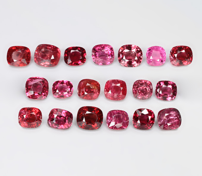 Крупный набор из 19 шпинелей 7,56 карата