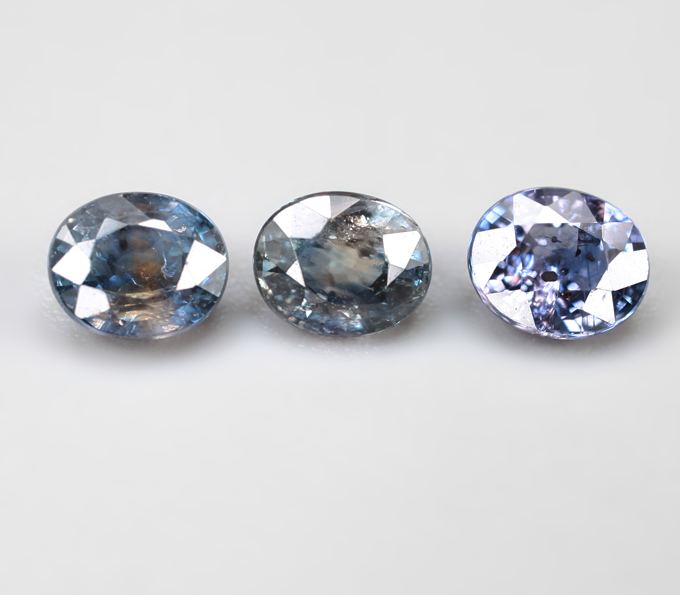Набор из 3 полихромных сапфиров 1,28 карата