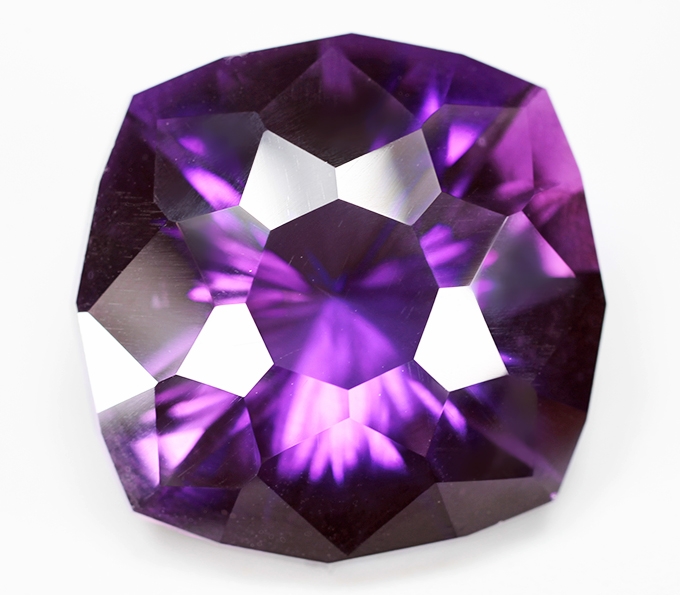 Чистейший крупный уругвайский аметист авторской огранки 25,36 карата