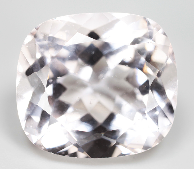 Крупный морганит высокой чистоты 20,52 карата