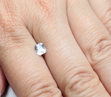 Платиновая шпинель со сменой цвета 0,92 карата 