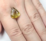 Крупный зеленовато-желтый сфен 10,1 карата