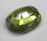 Крупный зеленый сфен 6,75 карата