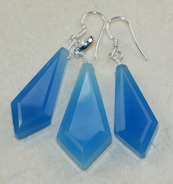 Комплект с голубым халцедоном