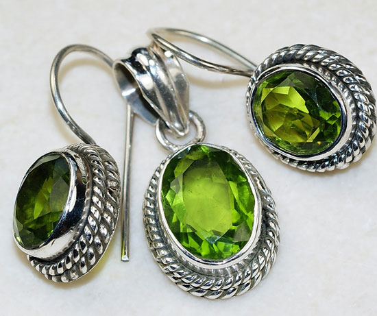 Комплект с ярко-зеленым кварцем