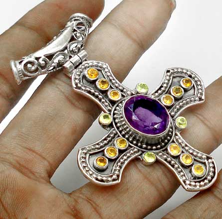 Кулон-крест с аметистом, цитринами и перидотами