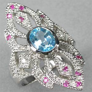 Эффектное кольцо с голубым топазом