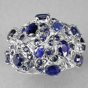 Эффектное кольцо с синими сапфирами