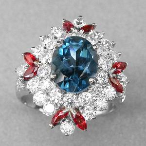 Превосходное кольцо с топазом и сапфирами