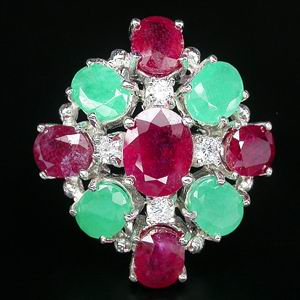 Яркое кольцо с рубинами и изумрудами
