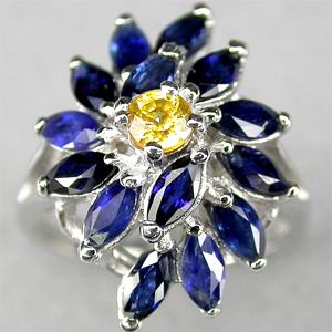 Замечательное кольцо с синими и золотистым сапфирами