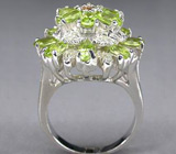 Высокое кольцо с золотистым сапфиром и перидотами Серебро 925