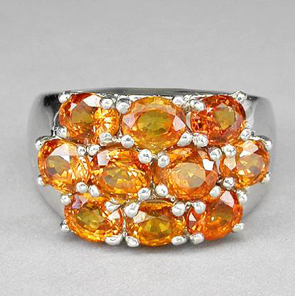 Кольцо с золотистыми сапфирами